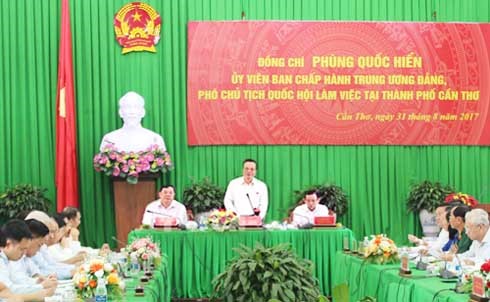 Phó Chủ tịch Quốc hội Phùng Quốc Hiển làm việc tại Thành phố Cần Thơ